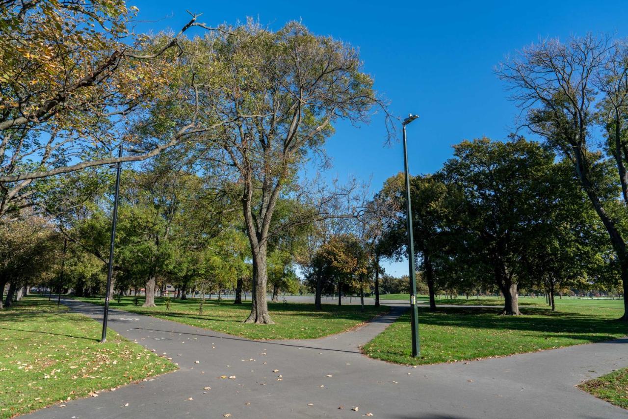 Ferienwohnung King Bed On Hagley Park Corner In The Cbd Christchurch Exterior foto